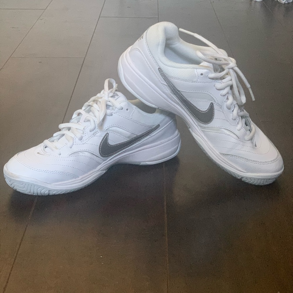 Nike Court Lite